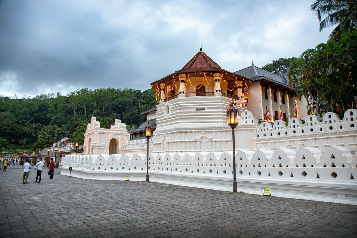 Explore Sri Lanka With Us - Your Travel Planning Partner
